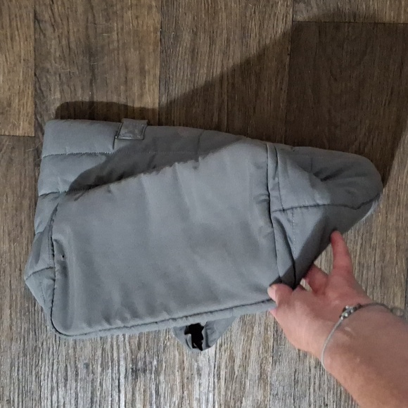 New Lord & Taylor Gray Puffer Shoulder Bag. - Picture 7 of 12
